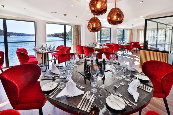 AmaWaterways AmaBella AmaVerde Dining.jpg